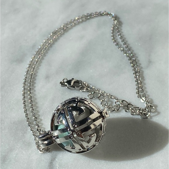 Medallion Necklace: Rose Quartz • Howlite • Larimar - Picture 6 of 7